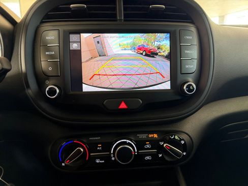 Used 2025 Kia Soul LX w/ LX Technology Package FWD image 17