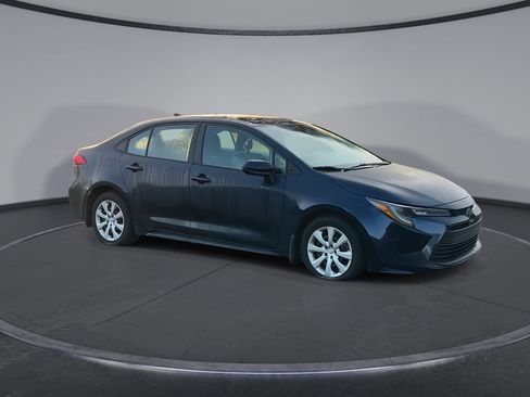 Used 2024 Toyota Corolla LE FWD image 2
