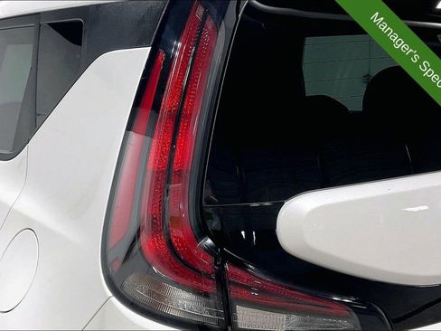 Used 2025 Kia Soul LX w/ LX Technology Package FWD image 38