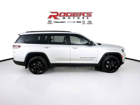Used 2024 Jeep Grand Cherokee L Limited w/ Black Appearance Package image 9