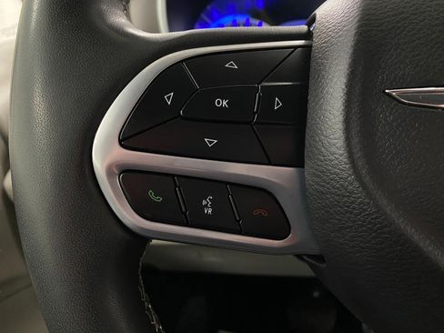 Used 2024 Chrysler Pacifica Touring-L image 16