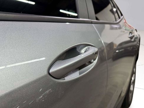 Used 2025 Chevrolet Trax LT w/ Sunroof Package FWD image 21