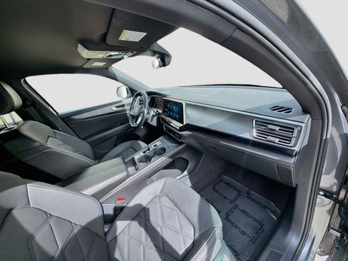 Certified 2024 Volkswagen Atlas Cross Sport SE FWD image 32