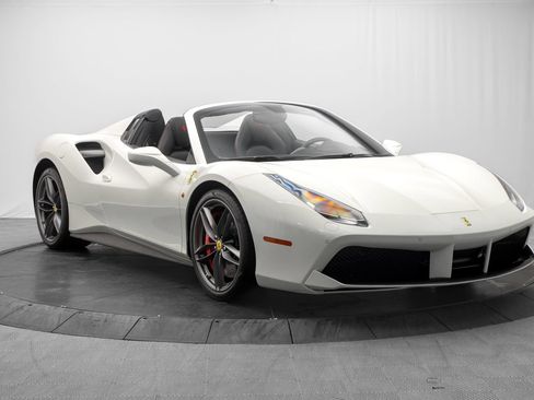 Used 2018 Ferrari 488 Spider RWD image 17