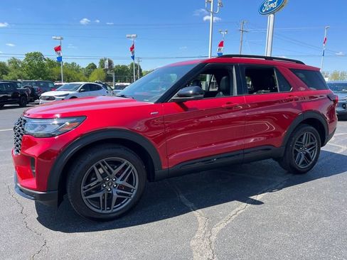 Used 2025 Ford Explorer ST-Line w/ Premium Package AWD/4WD image 3