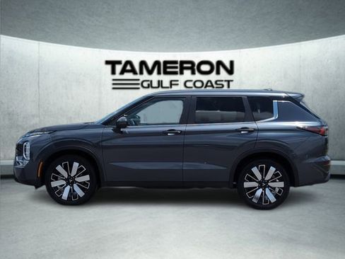 Used 2025 Mitsubishi Outlander SE FWD image 2