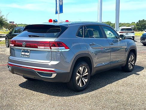 Used 2024 Volkswagen Atlas Cross Sport SE FWD image 8
