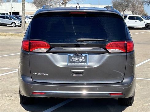 Used 2017 Chrysler Pacifica Touring-L Plus image 5