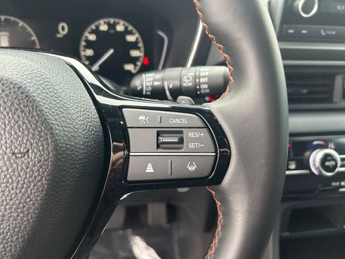 Used 2025 Honda Pilot Sport image 18