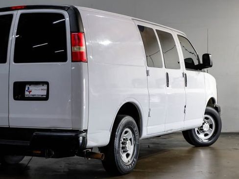 Used 2013 Chevrolet Express 2500 w/ Cold Climate Package image 12