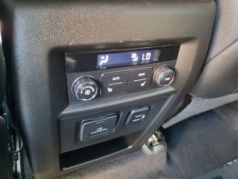 Used 2023 Chevrolet Traverse High Country image 10