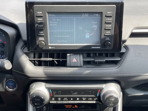 Used 2020 Toyota RAV4 XLE image 27