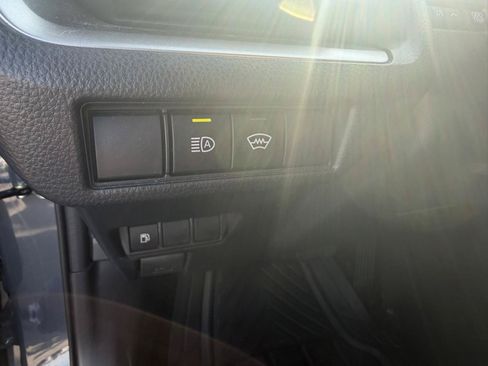 Used 2025 Toyota Prius LE FWD image 16