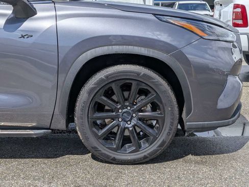 Used 2023 Toyota Highlander XLE FWD image 12