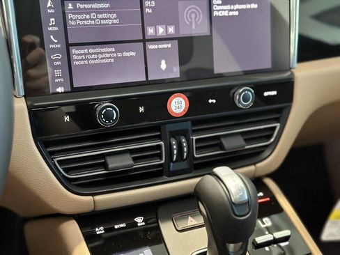 New 2026 Porsche Macan image 25