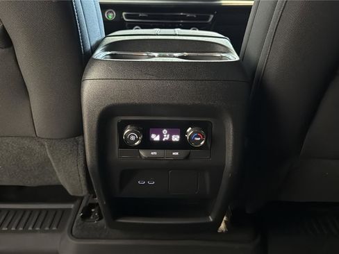 Used 2025 Chevrolet Traverse LT w/ Midnight/Sport Edition FWD image 24