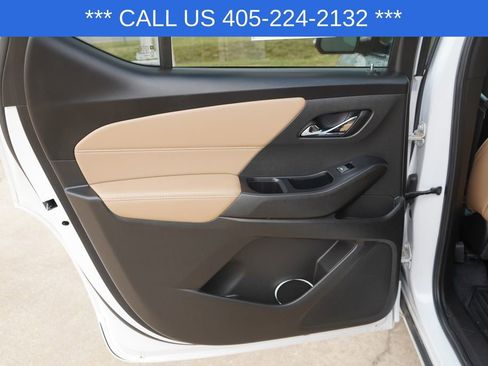 Used 2023 Chevrolet Traverse Premier FWD image 31