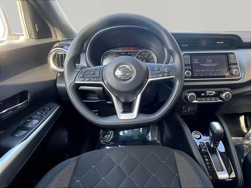 Used 2020 Nissan Kicks SV FWD image 8