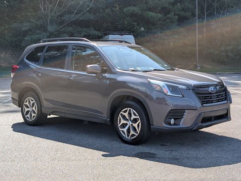 Used 2023 Subaru Forester Premium AWD/4WD image 11