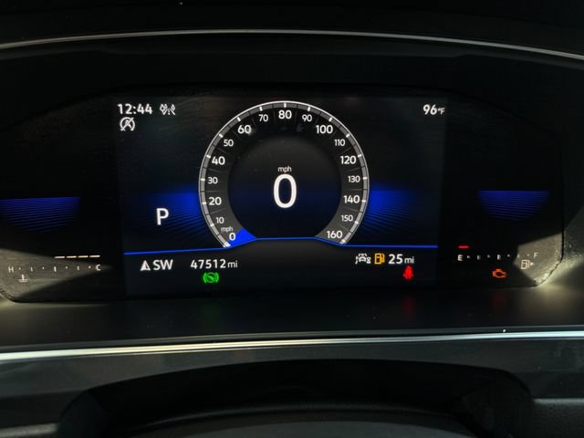 Used 2022 Volkswagen Tiguan SE w/ Panoramic Sunroof Package AWD/4WD image 16