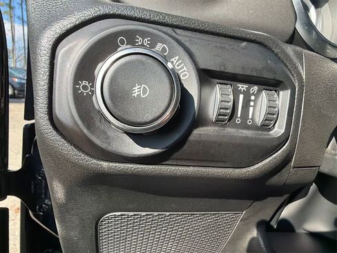 Used 2022 Jeep Wrangler Unlimited Sport image 32