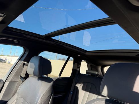 Used 2022 BMW X5 M50i w/ Premium Package image 27