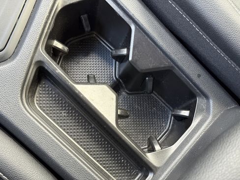 Used 2022 Volkswagen Taos SE image 24