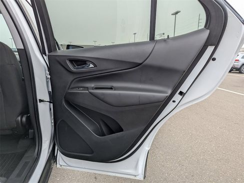 Used 2022 Chevrolet Equinox LT image 35