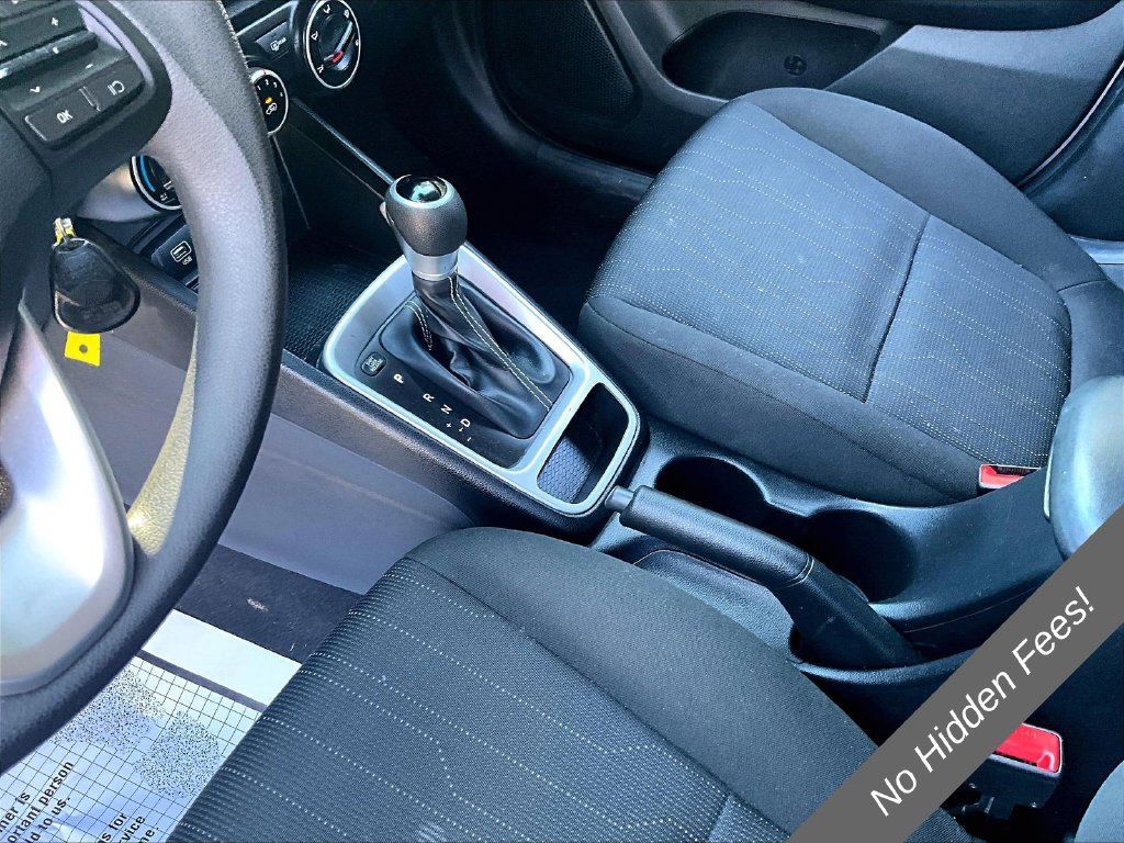 Used 2024 Hyundai Venue SE FWD image 12