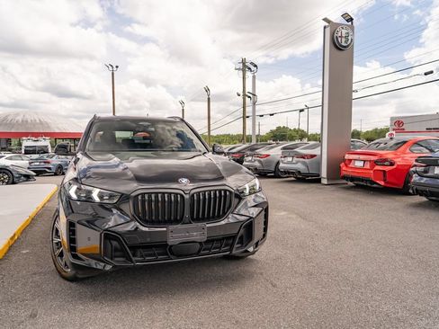 Used 2024 BMW X5 xDrive40i w/ M Sport Package AWD/4WD image 11