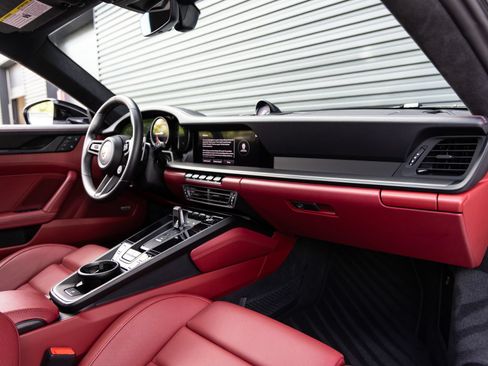 Used 2024 Porsche 911 Carrera GTS RWD image 33