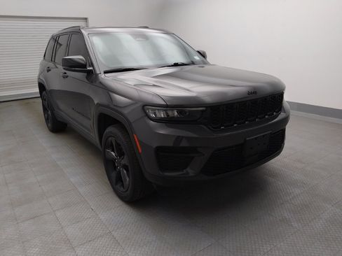 Used 2022 Jeep Grand Cherokee Altitude image 13