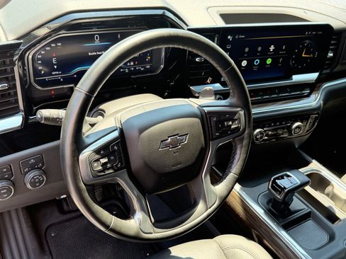 Used 2024 Chevrolet Silverado 1500 LT Trail Boss w/ Convenience Package II AWD/4WD image 16