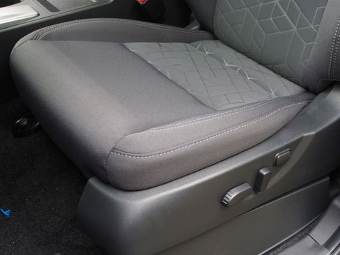 Used 2026 Nissan Frontier SV image 15