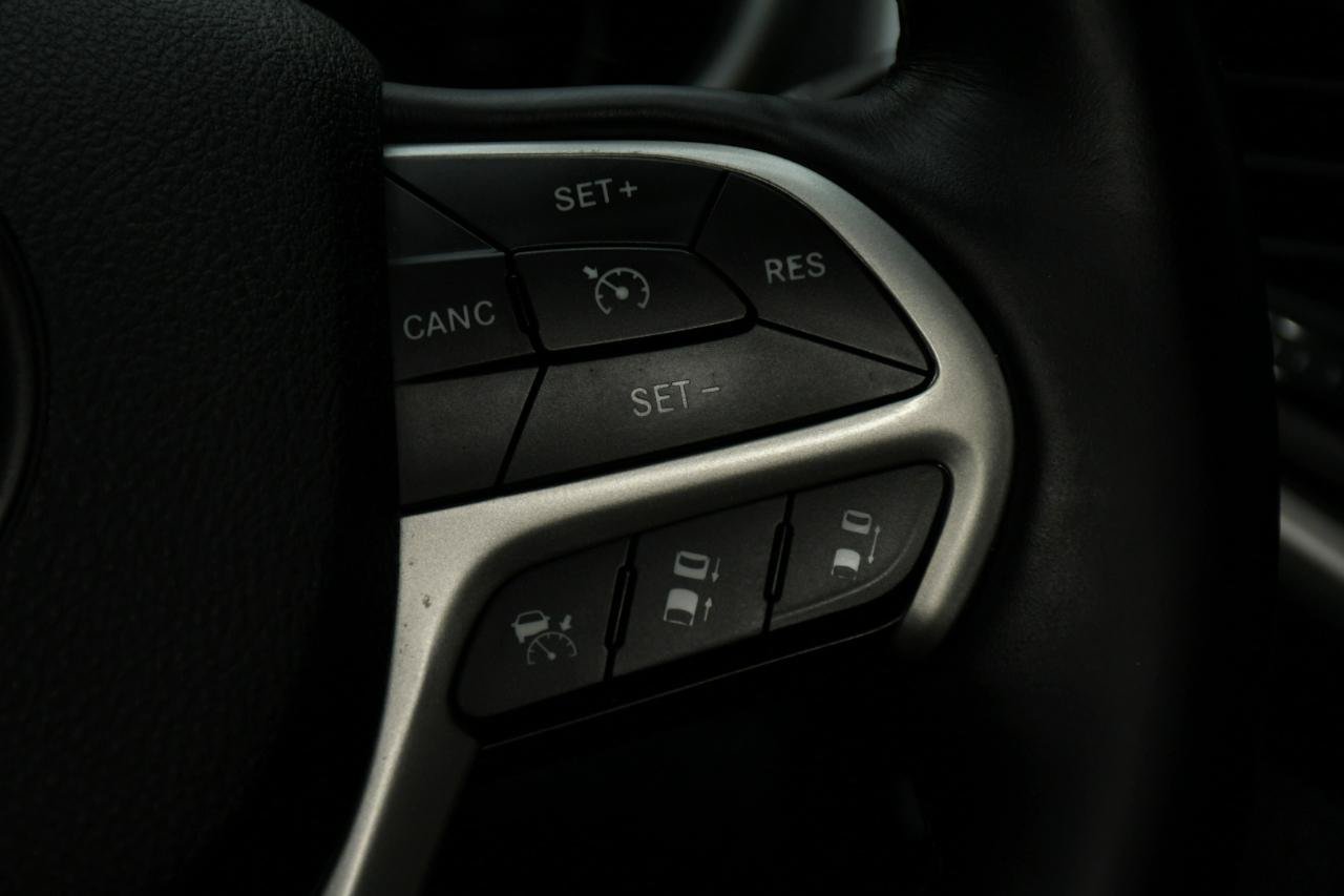 Used 2016 Jeep Cherokee Limited AWD/4WD image 20