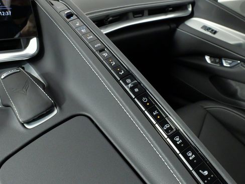 Used 2021 Chevrolet Corvette Stingray w/ Z51 Performance Package image 70