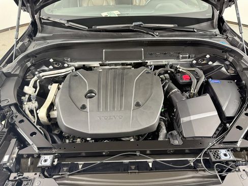 Certified 2024 Volvo XC60 B5 Plus AWD/4WD image 32