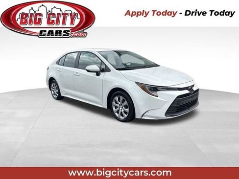 Used 2024 Toyota Corolla LE FWD image 1