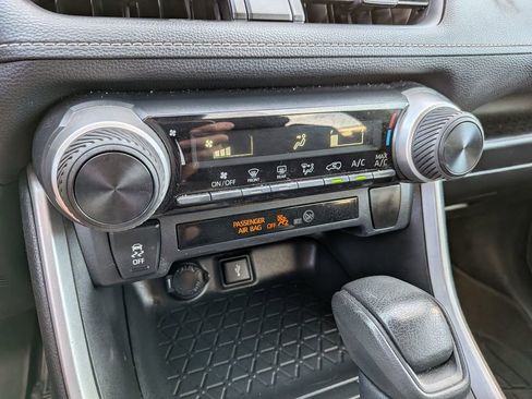 Used 2020 Toyota RAV4 LE image 23