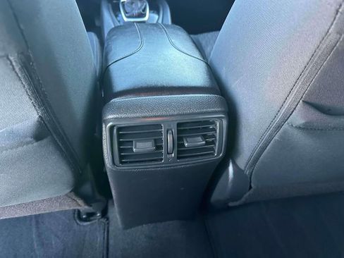 Used 2019 Nissan Rogue S w/ Special Edition Package FWD image 11