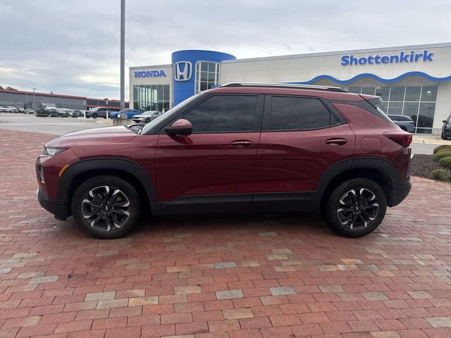 Used 2022 Chevrolet TrailBlazer LT w/ Confidence II Package FWD image 3