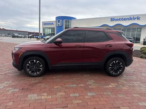 Used 2022 Chevrolet TrailBlazer LT w/ Confidence II Package FWD image 3