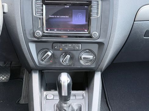 Used 2016 Volkswagen Jetta SE FWD image 31