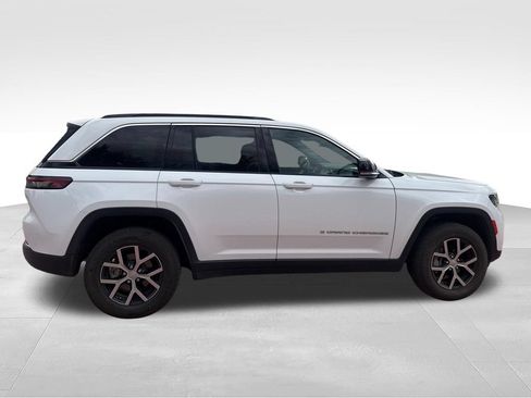 Used 2025 Jeep Grand Cherokee Limited w/ Trailer Tow Package AWD/4WD image 9