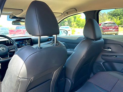 Certified 2025 Nissan Kicks SR FWD image 16
