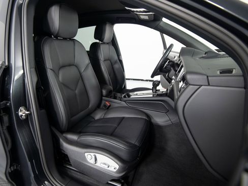 Certified 2025 Porsche Macan image 31