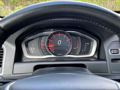 Used 2017 Volvo XC60 T5 Inscription w/ Preferred Option Package AWD/4WD image 28