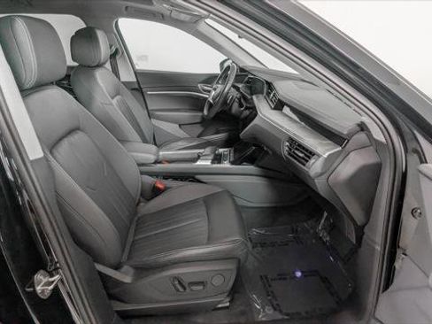 Used 2021 Audi e-tron Premium w/ Towing Package image 24
