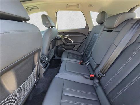 New 2025 Audi Q5 Premium image 18