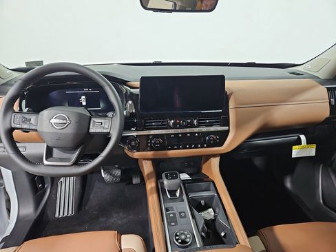 New 2026 Nissan Pathfinder Platinum image 13